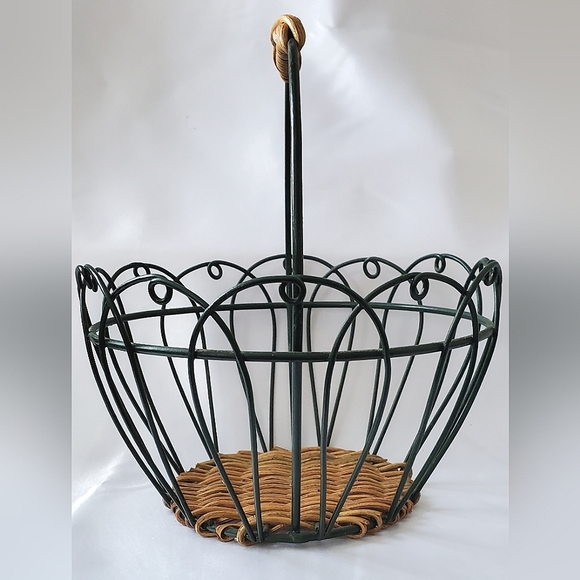 Vintage Wire and Wicker Green Round Basket - Picture 4 of 7